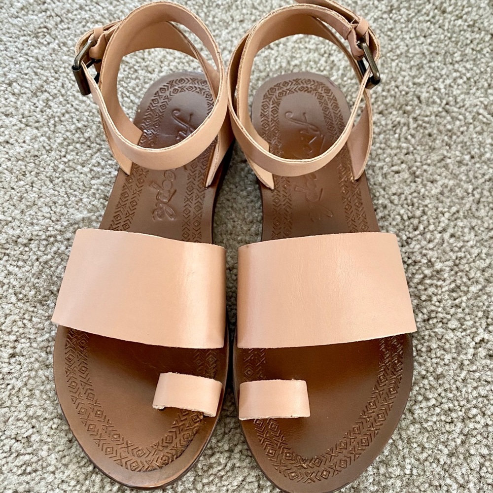 NEW with BOX Free People Torrence Flat Sandal